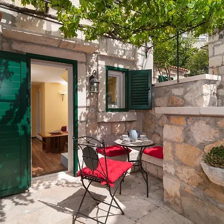 Apartments Larsen Omiš Exterior foto