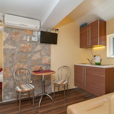 Apartments Larsen Omiš Exterior foto