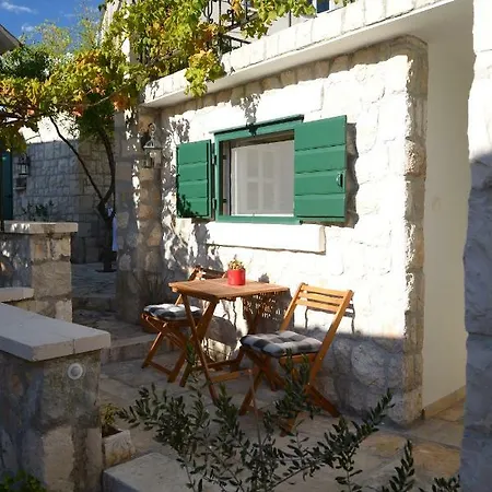 Apartments Larsen Omiš Exterior foto