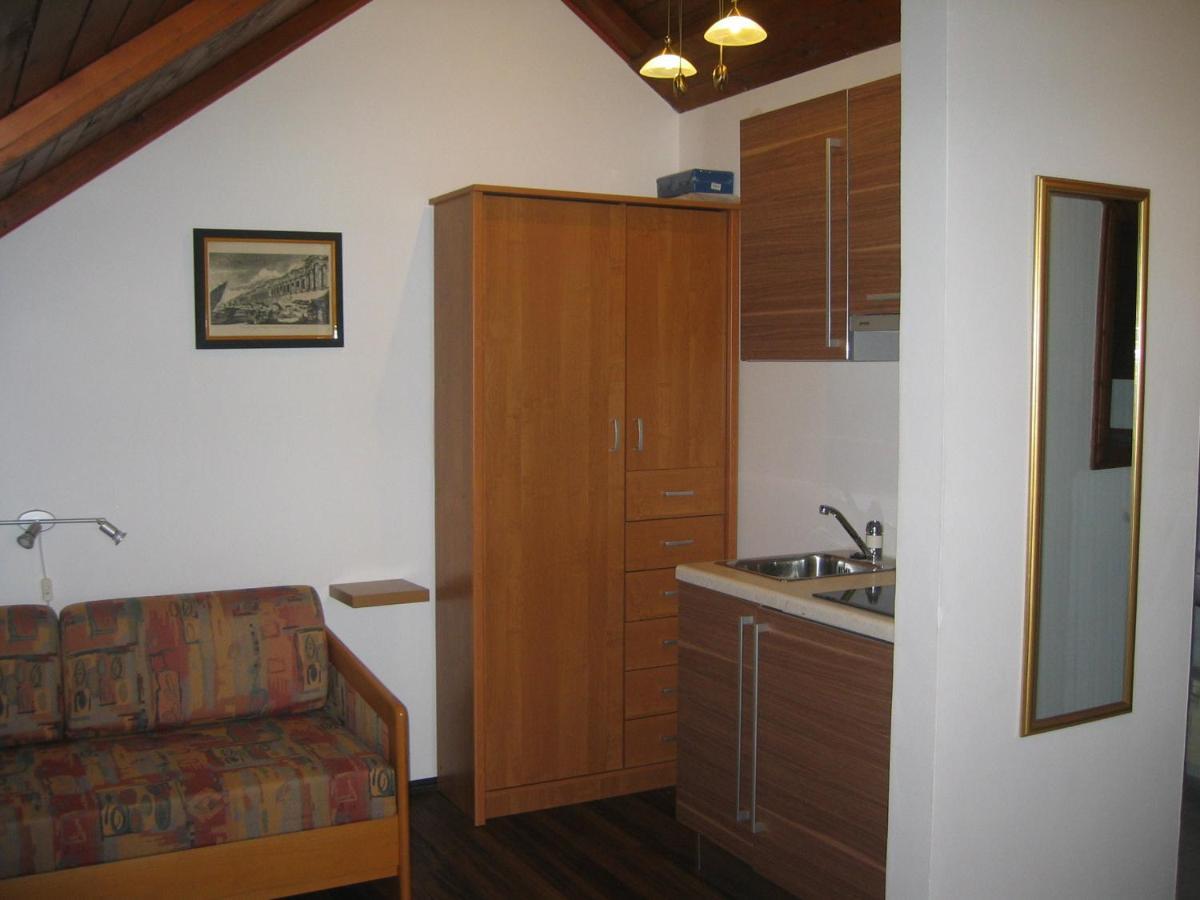 Apartment Larsen Omis